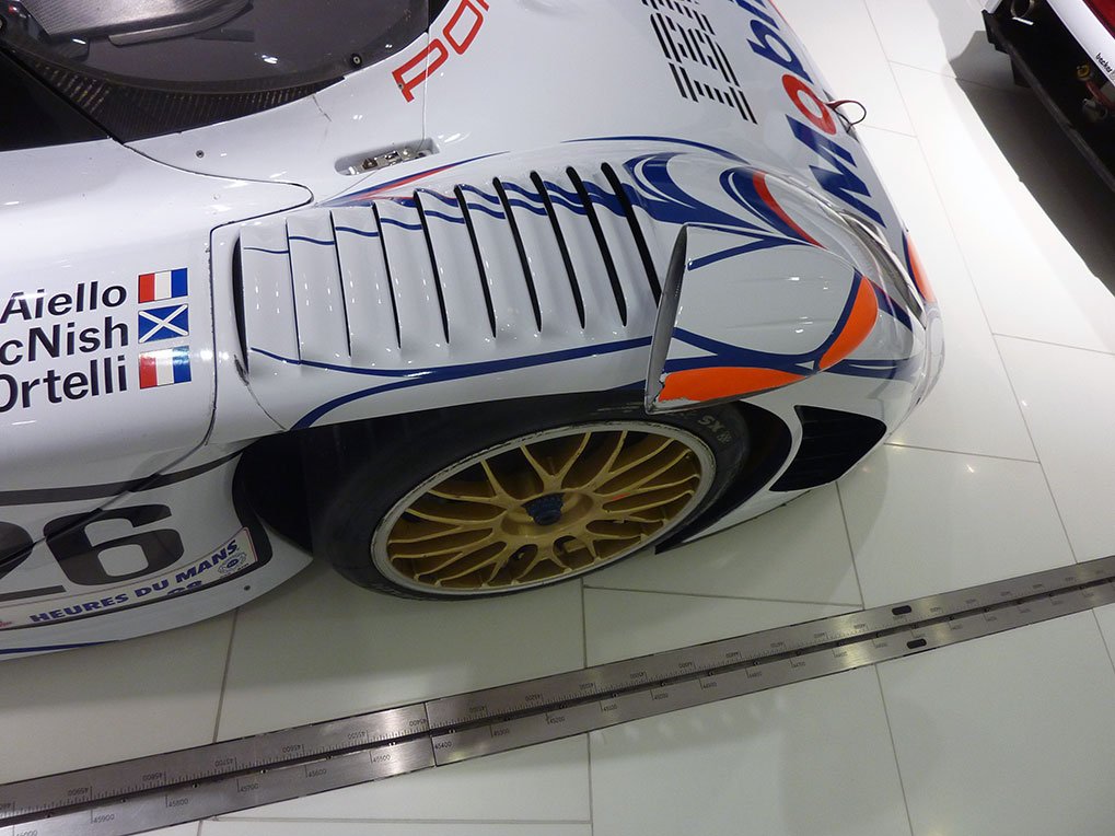 Porsche 911 GT1 98 detail in the museum
