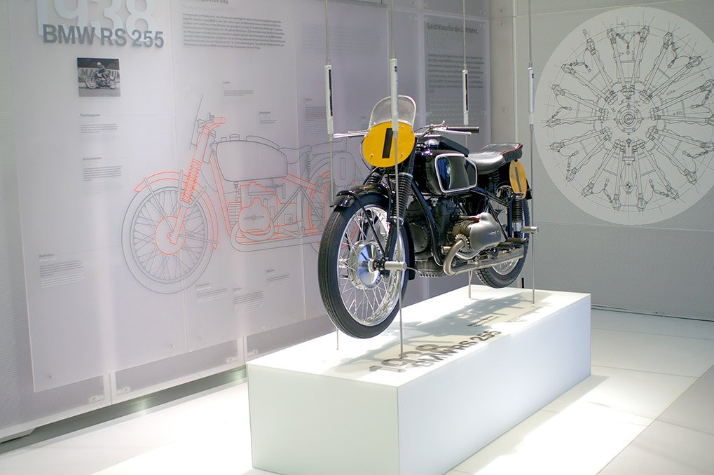 Transition from BMW motorcycle hall to automobile hall