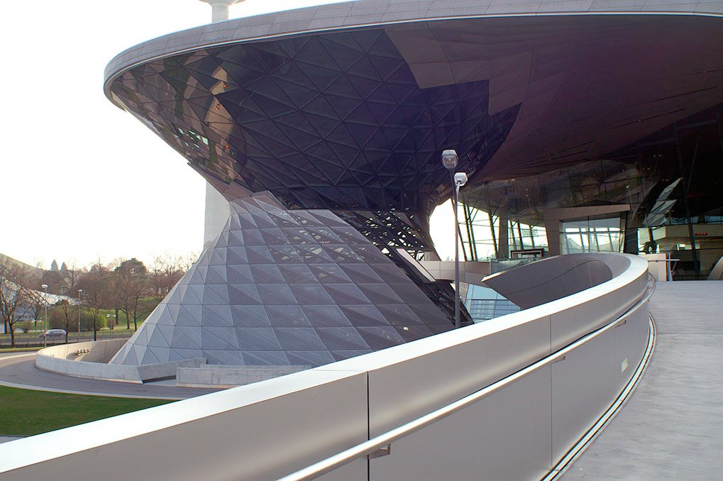 Connecting passage between BMW Welt and BMW Museum