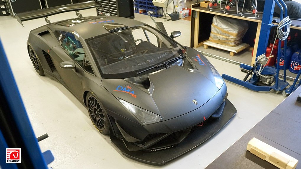 Reiter Engineering Gallardo Extenso GT3 windshield support bracket seen from inside