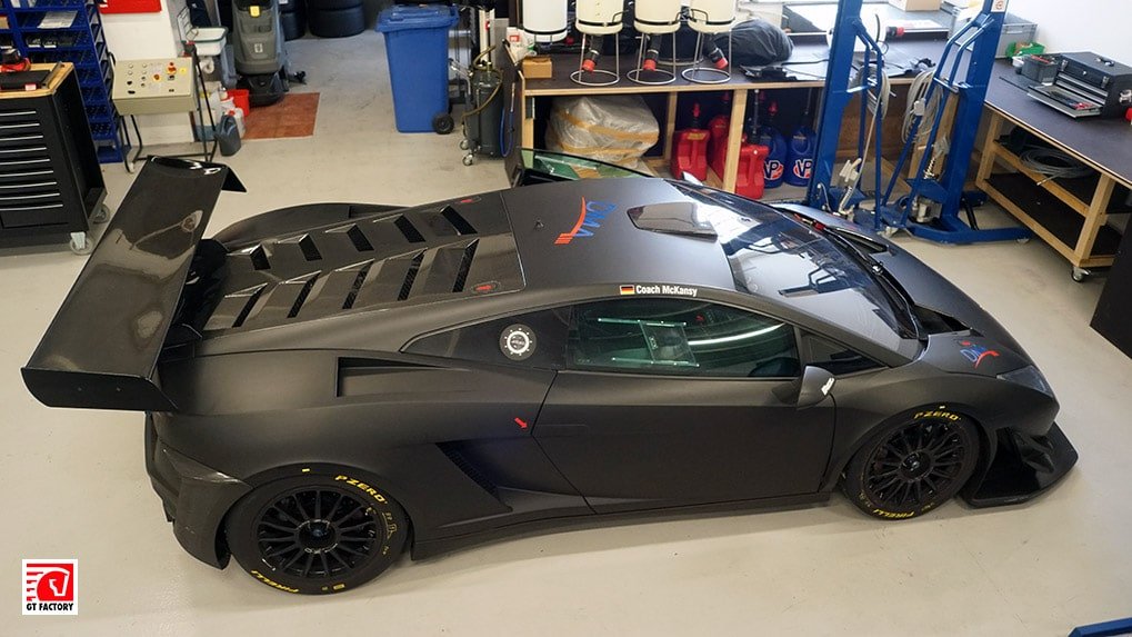 Side view of the Reiter Engineering Gallardo Extenso GT3 with roof air intake