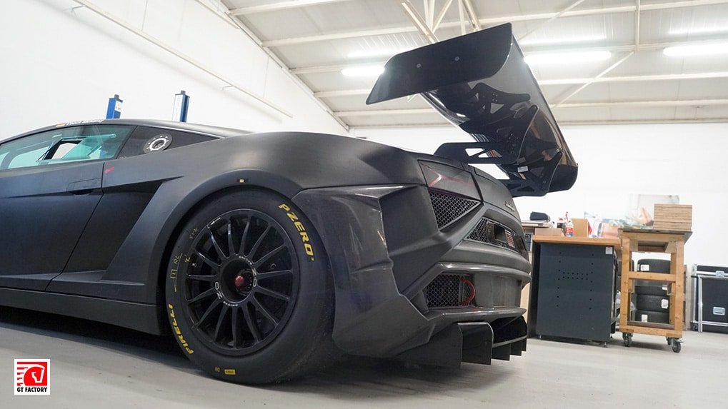 Rear wing of the Reiter Engineering Gallardo Extenso GT3
