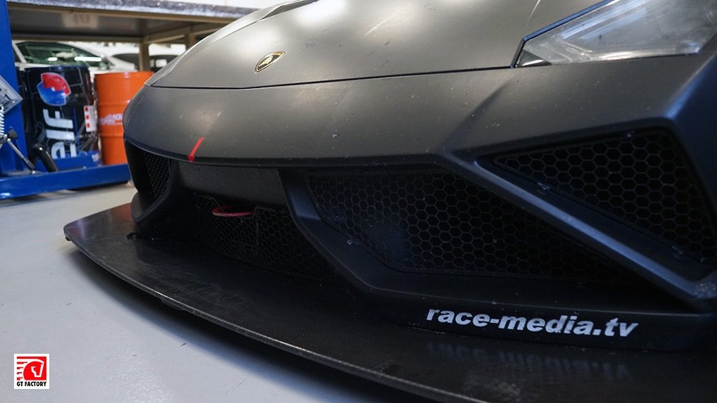 Front bumper and diffuser of the Reiter Engineering Gallardo Extenso GT3