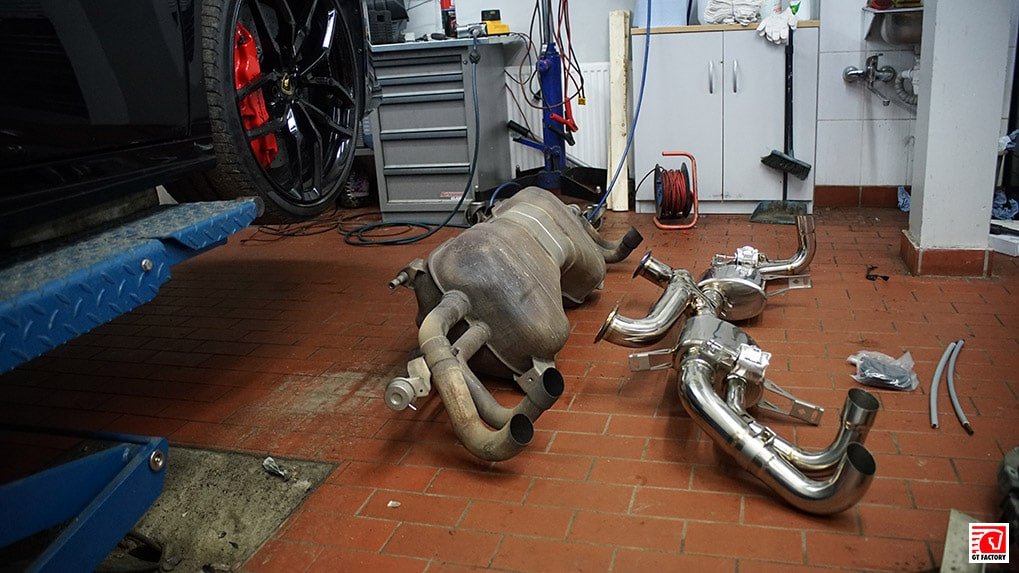 compartment between stock and ipe exhaust lp610-4
