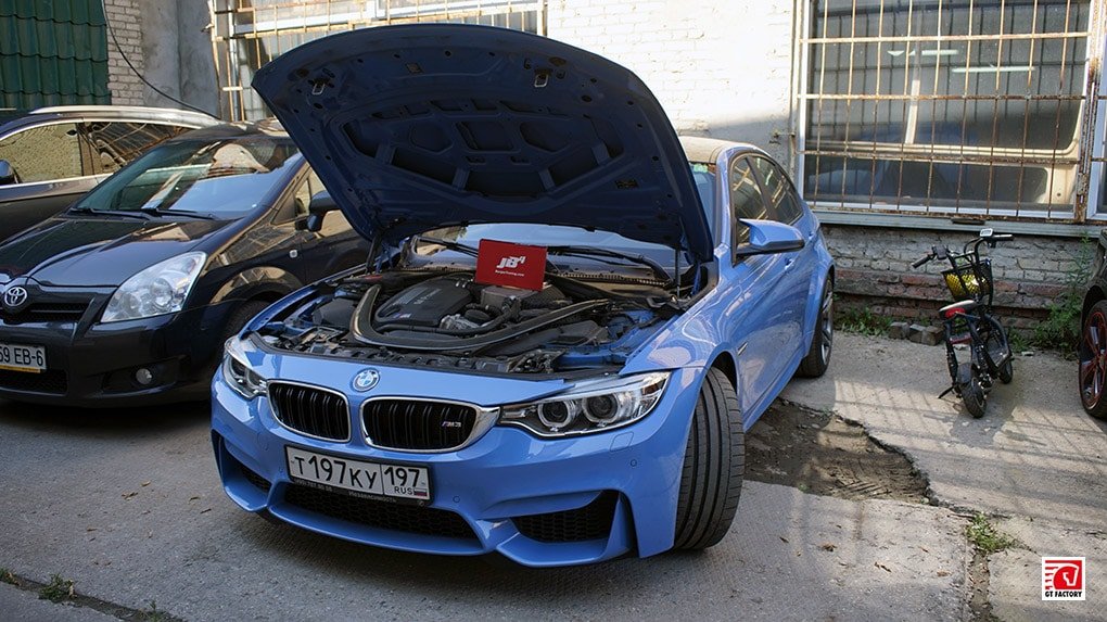 установка BMW M3 F80 Burger Motorsport JB4