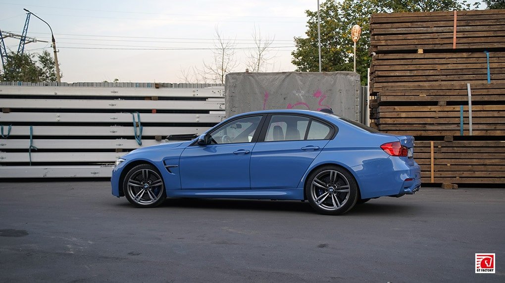 установка BMW M3 F80 Burger Motorsport JB4