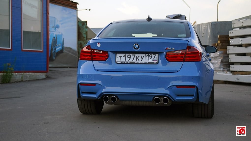 установка BMW M3 F80 Burger Motorsport JB4