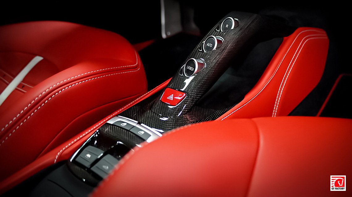 Карбоновый интерьер для Ferrari 488 Spider