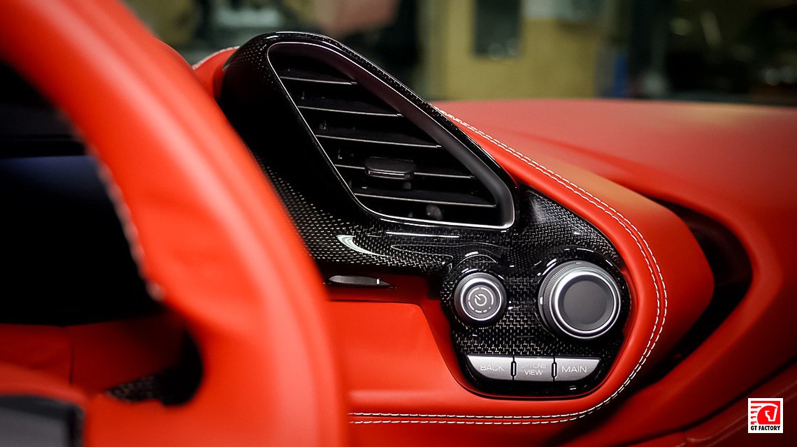 Карбоновый интерьер для Ferrari 488 Spider