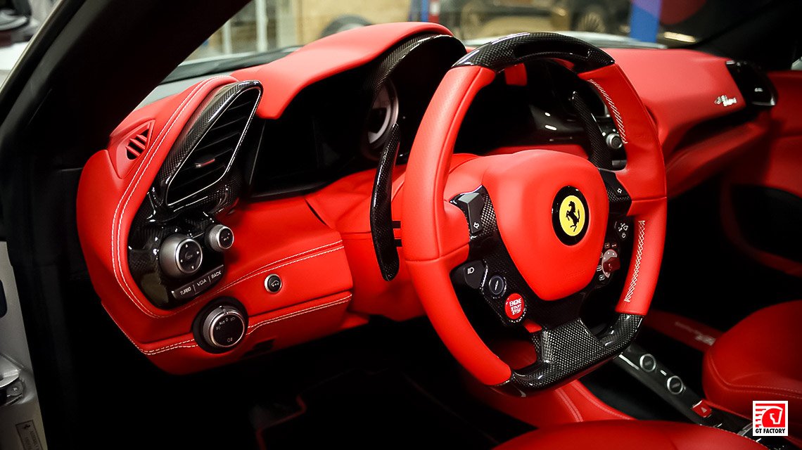 Карбоновый интерьер для Ferrari 488 Spider