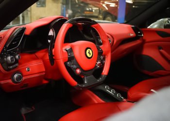 Карбоновый интерьер Ferrari 488 Spider