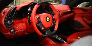 Карбоновый интерьер Ferrari 488 Spider