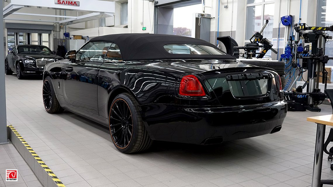 Mansory лип спойлер установлен на RR Dawn