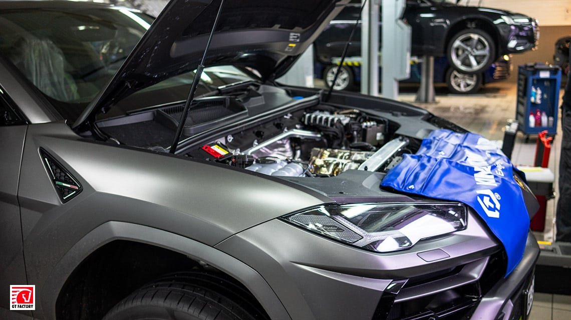 Демонтируем стоковые каты Lamborghini URUS перед установкой iPE